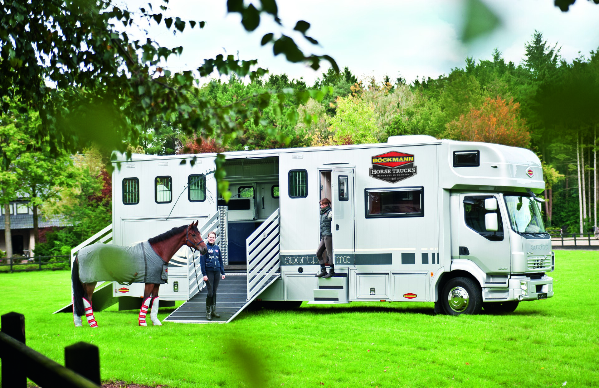 Volvo VM 360 6x2 Baú 2023