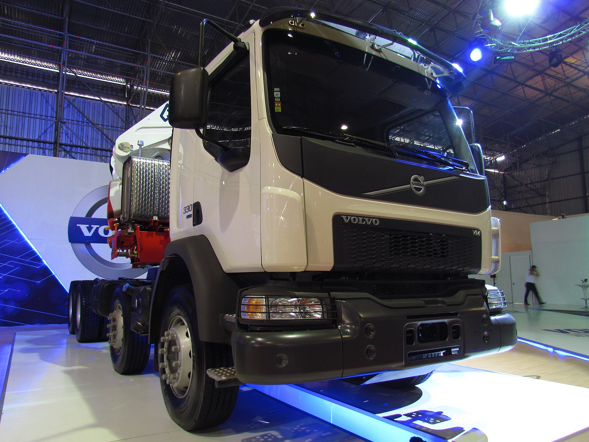 Volvo VM 360 6x2 Baú 2023